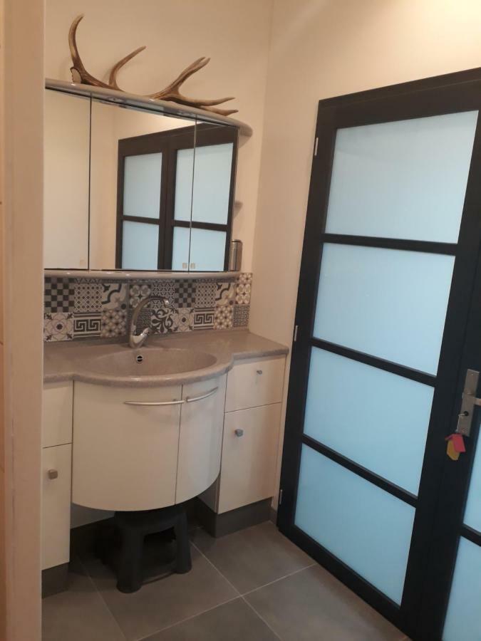 Gite Aux Lauriers Lacroix-sur-Meuse Esterno foto