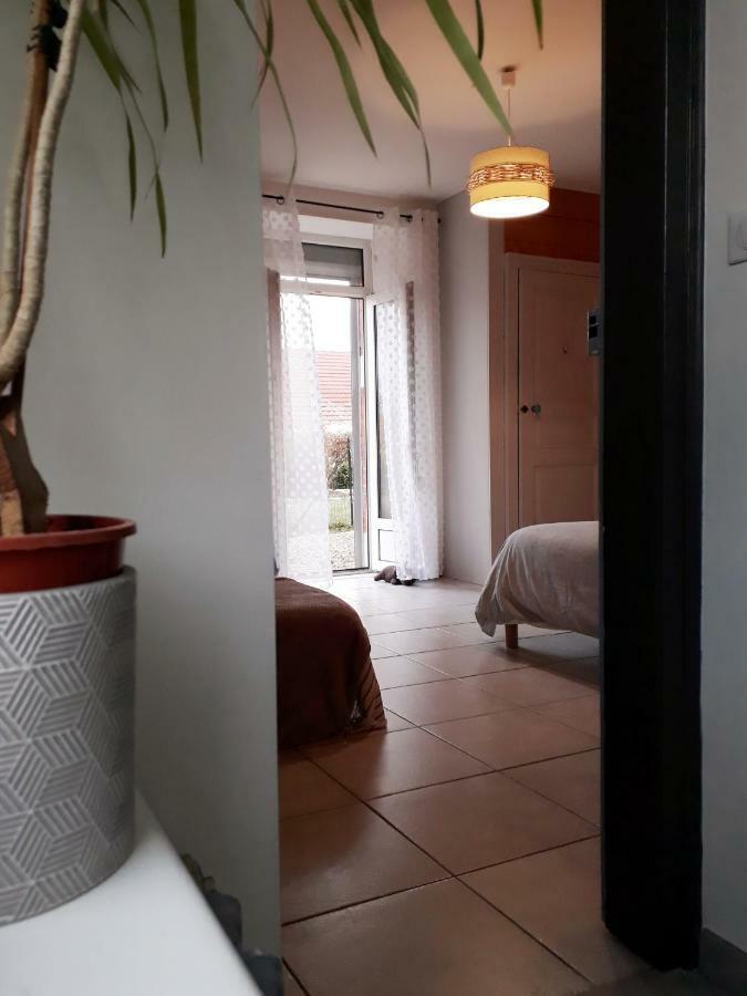 Gite Aux Lauriers Lacroix-sur-Meuse Esterno foto