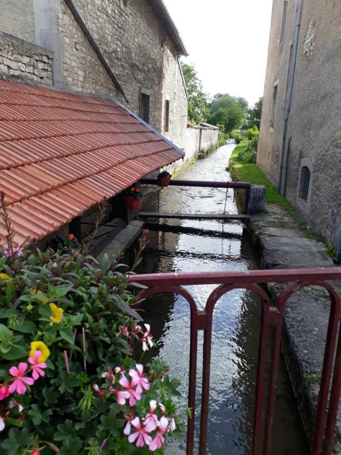 Gite Aux Lauriers Lacroix-sur-Meuse Esterno foto