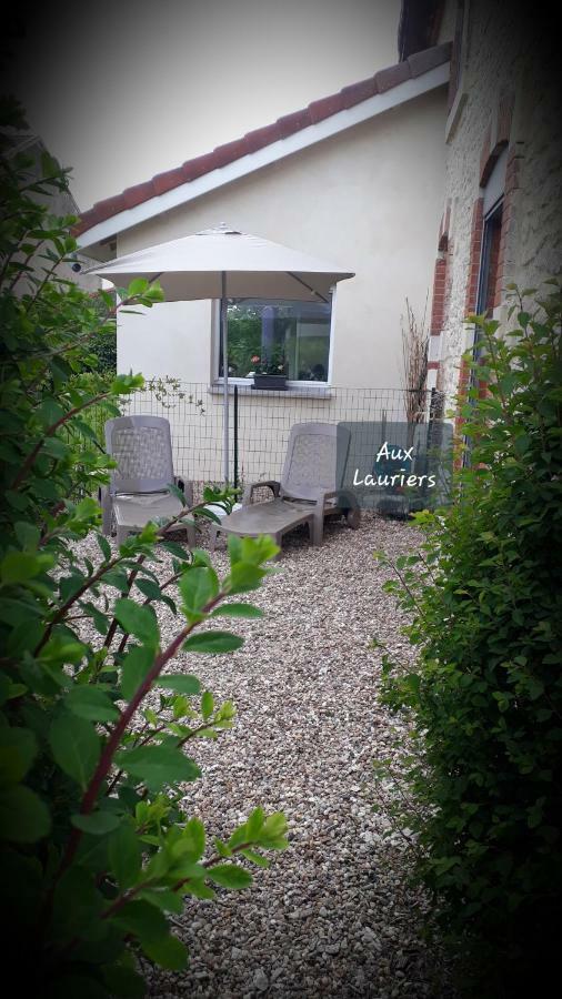 Gite Aux Lauriers Lacroix-sur-Meuse Esterno foto