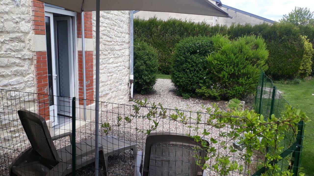 Gite Aux Lauriers Lacroix-sur-Meuse Esterno foto