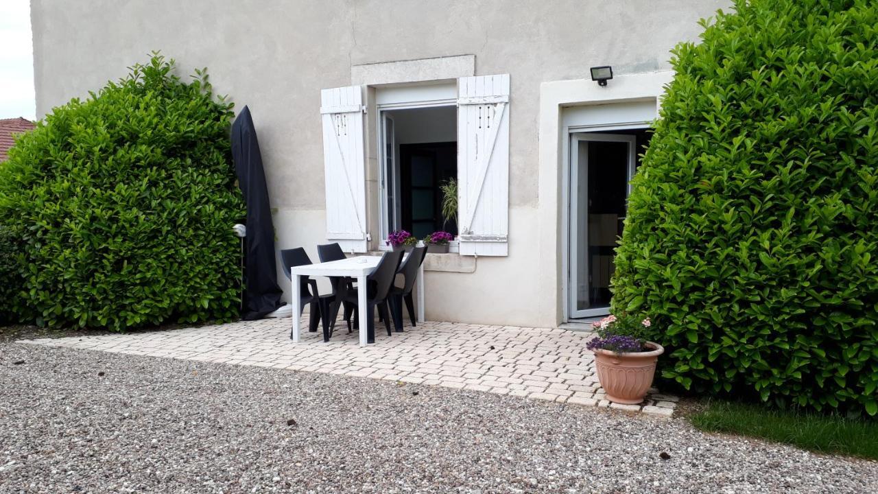 Gite Aux Lauriers Lacroix-sur-Meuse Esterno foto